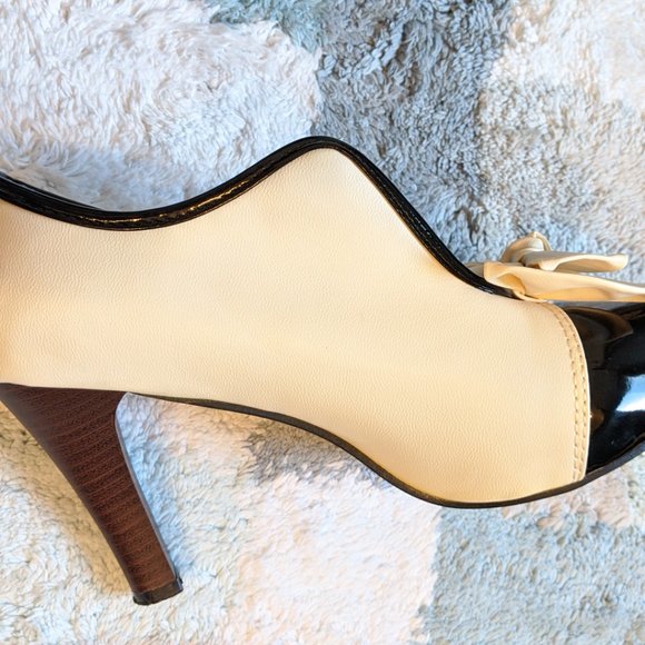 Women's Cream Classic Heels - Picture 6 of 9